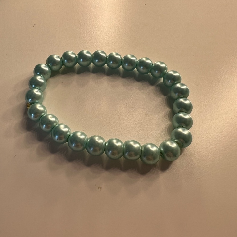 Sage Green Beaded Elastic Bracelet with Pearlescent Finish